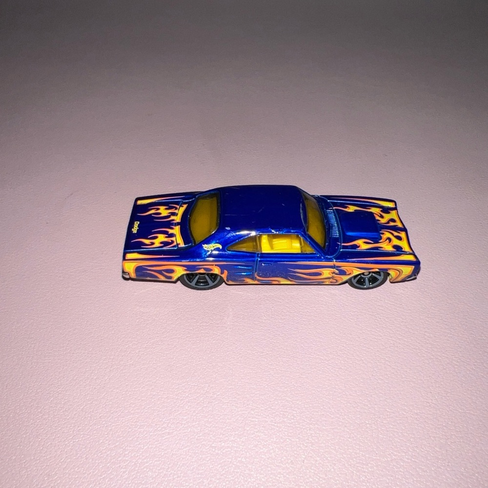 Hot Wheels Heat Fleet '69 Dodge Coronet Superbee Blue Flames